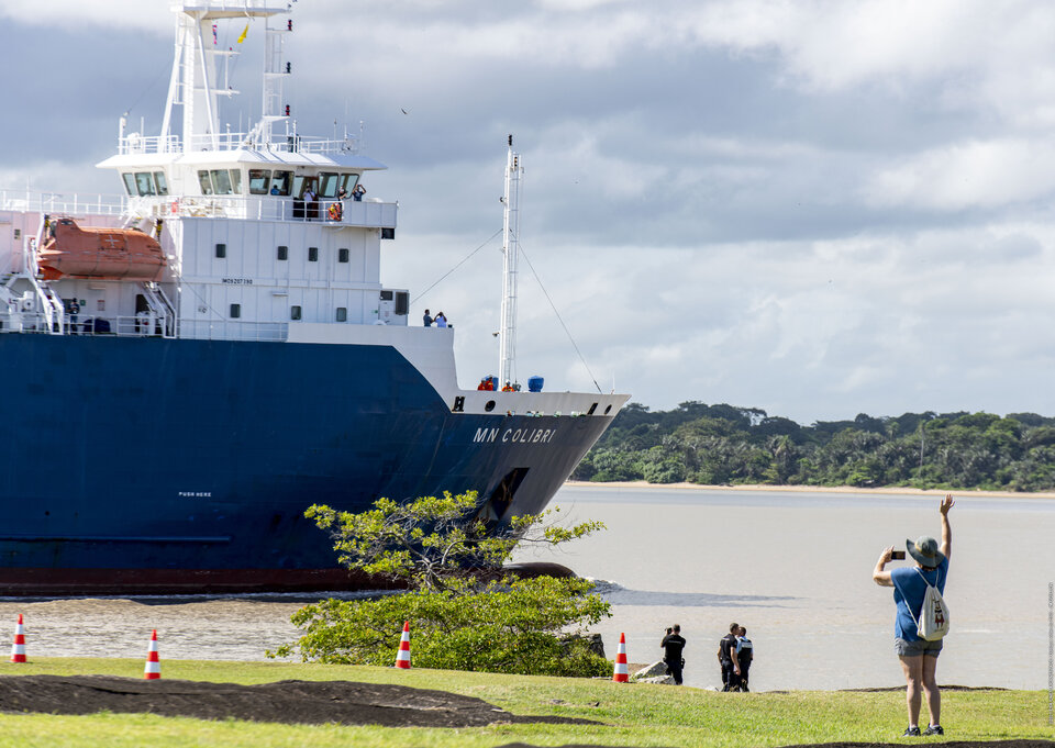 Webb est arrivé en toute sécurité au port de Pariacabo, en Guyane