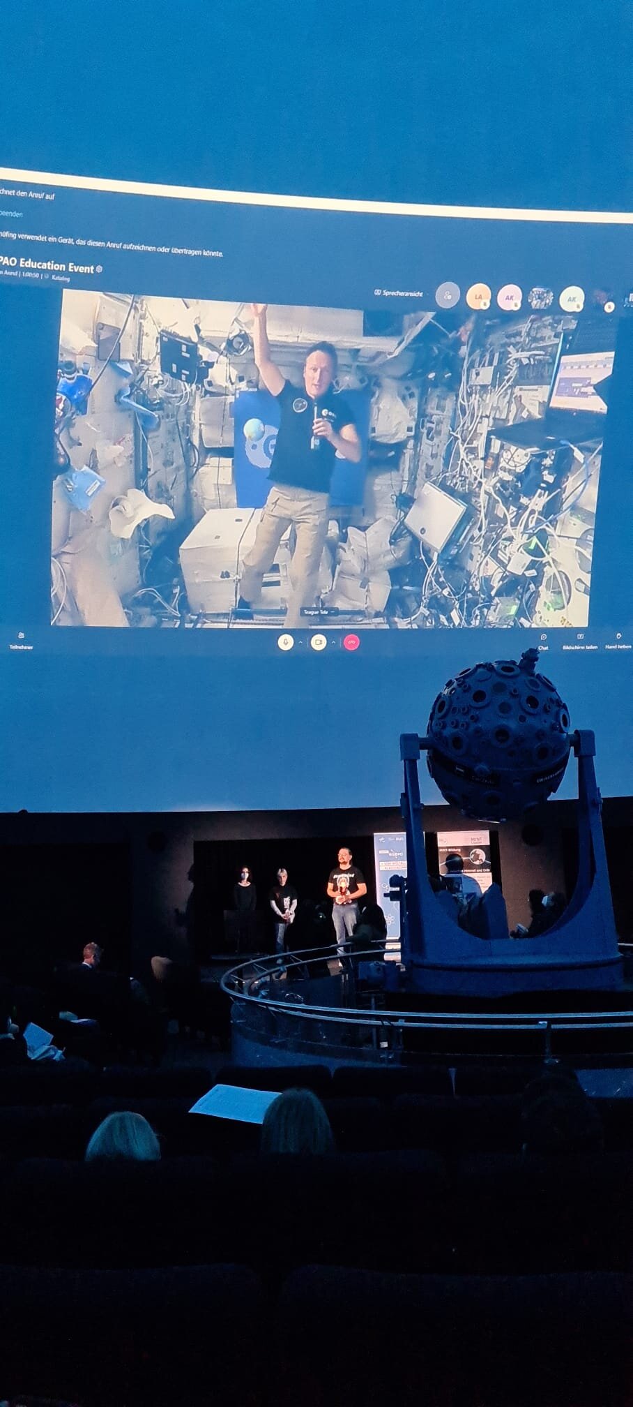 Students during the in-flight call with ESA astronaut Matthias Maurer at Planetarium Bochum, organised by ESERO Germany