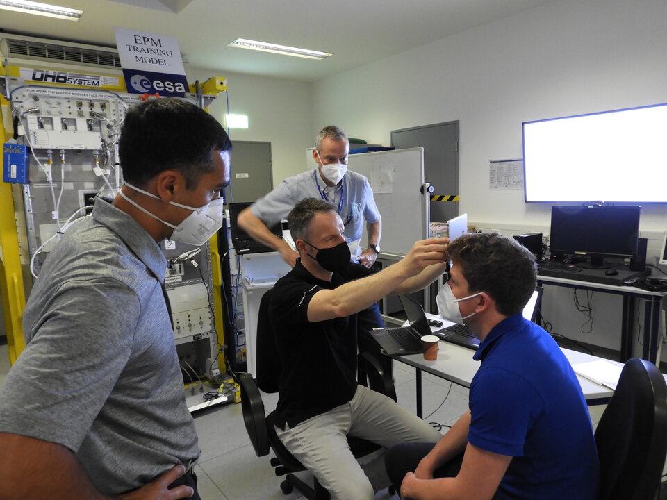 Eóin Tuohy (seated) helps train ESA astronaut Matthias Maurer on Retinal Diagnostics 
