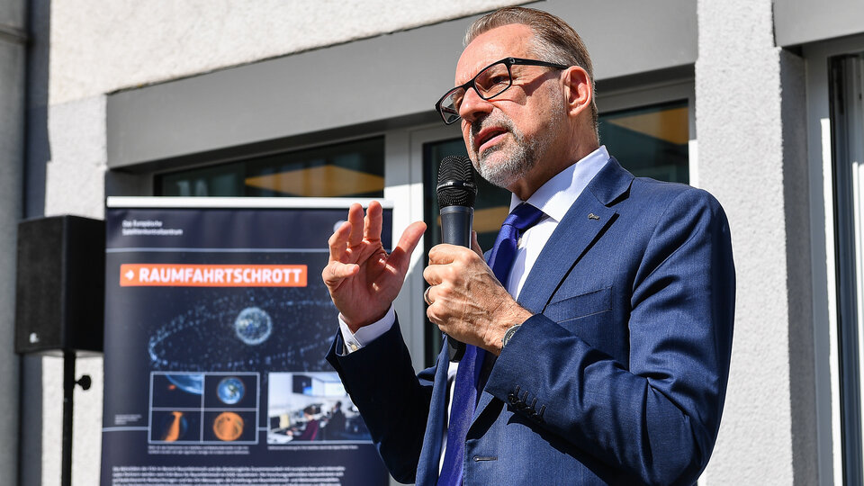 ESA-Generaldirektor Josef Aschbacher weiht neues ESA-Zentrum für Weltraumsicherheit ein.