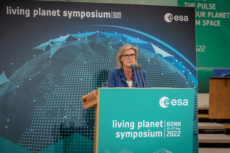 Simonetta Cheli speaking at Living Planet Symposium
