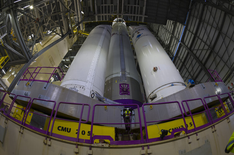 Ariane 6 central core transfer and verticalisation