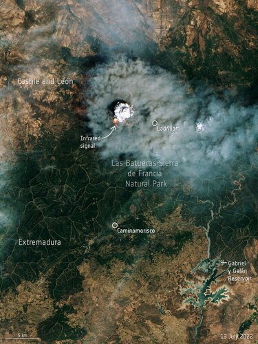 These Copernicus Sentinel-2 images, one year apart, show the area affected by wildfire around Las Batuecas - Sierra de Francia Nature Reserve near Salamanca in western Spain. 
