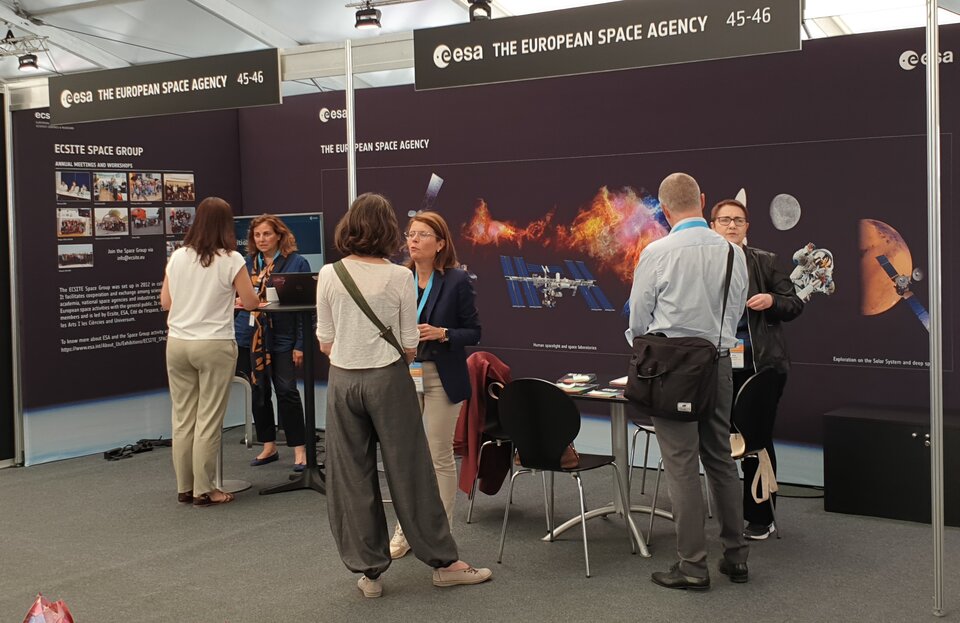 Ecsite 2022 - ESA and Ecsite Space Group booth - interactions