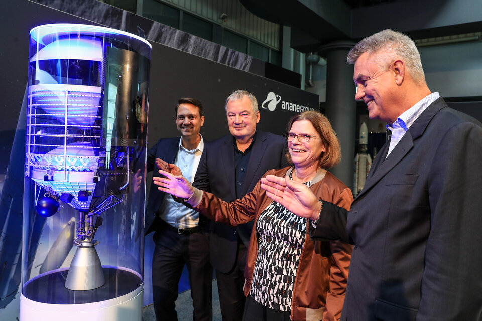 Pictured with Kristina Vogt, Bremen state Senator for Economic Affairs, Labour and Europe, are (l-r) Ulrich Scheib, MT Aerospace Chief Commercial Officer, Karl-Heinz Servos, head of ArianeGroup’s Industry Directorate and ESA Head of Future Space Transportation, Rüdeger Albat