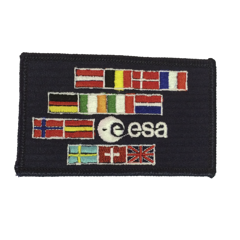 L’écusson de 1986 présentait 13 drapeaux après l’adhésion de la Norvège et de l’Autriche à l’ESA.