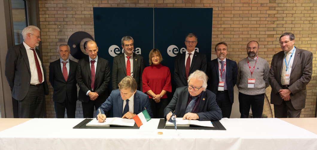 Construction contract for Comet Interceptor signed