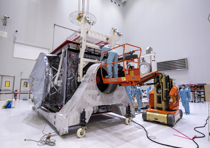 Juice unpacking at Europe's Spaceport in French Guiana