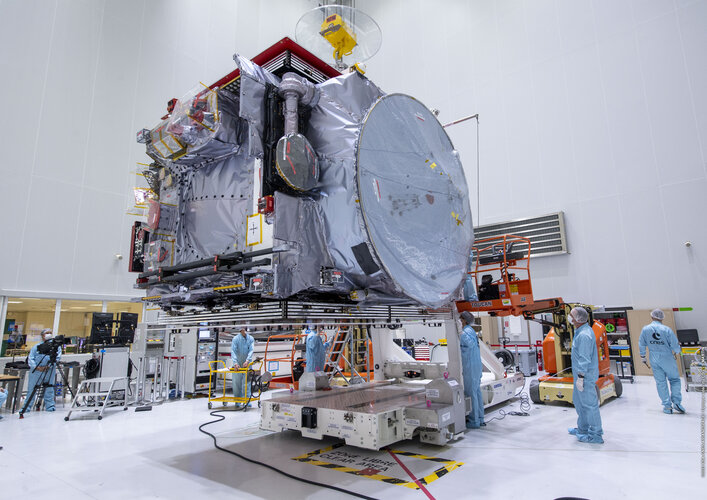 Juice unpacking at Europe's Spaceport in French Guiana