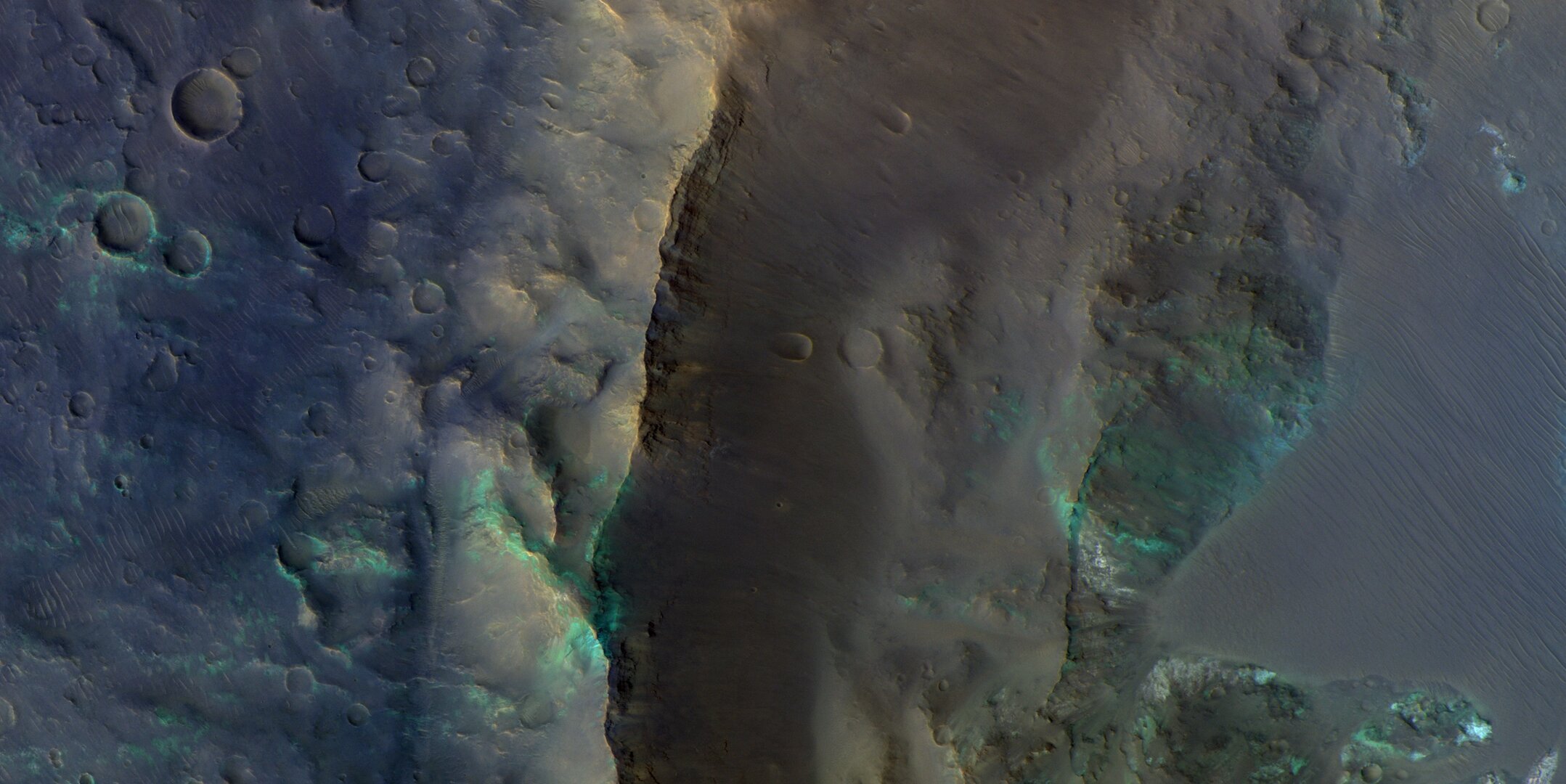 Alga Crater rim