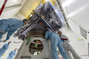 Juice ready to connect to Ariane 5