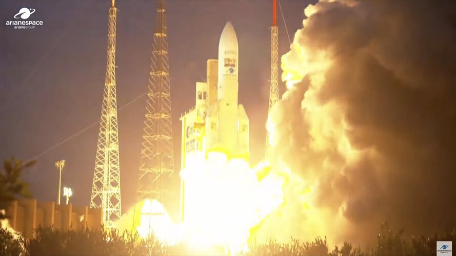 Ariane 5 flight VV261 liftoff