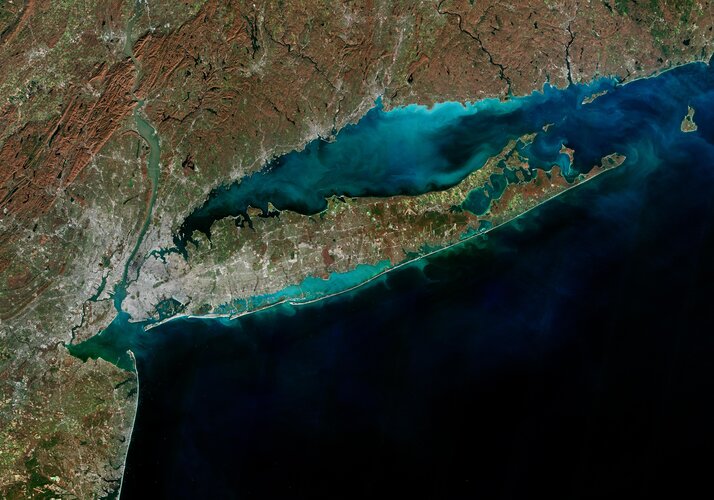 This Copernicus Sentinel-2 image highlights the colours of autumn over the southern part of New York state in the US. 