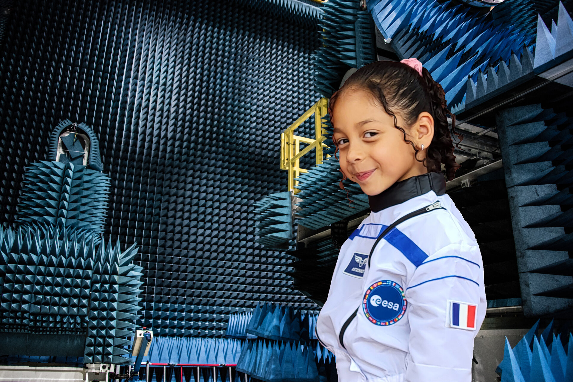 Pouce et Compagnie astronaut outfit in Hertz Chamber