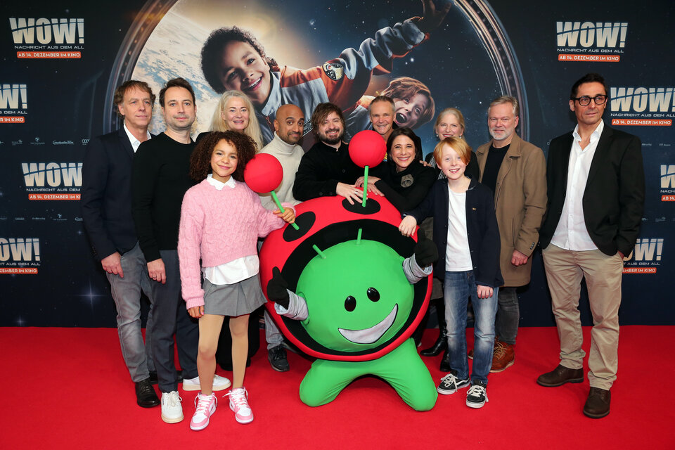 The launch of Wow! Message from Outer Space in Munich and Cologne got an extra boost from ESA’s mascot Paxi, who attended the premieres and helped with fun space-themed activities for the younger movie fans.