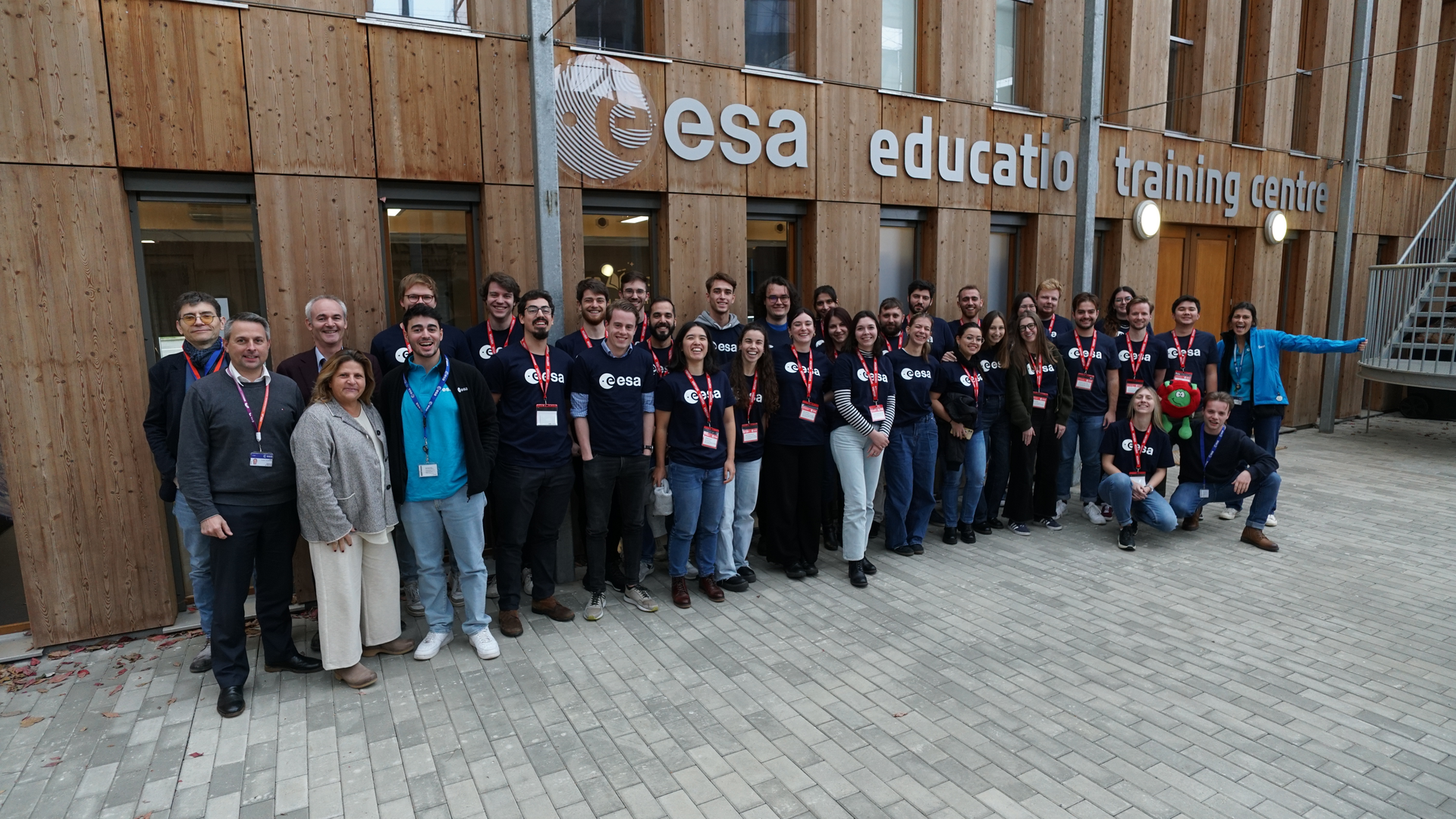 Final group picture at ESEC-Galaxia.