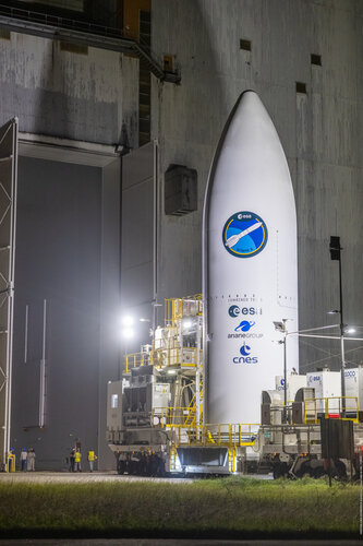 Ariane 6 test model upper composite on the move