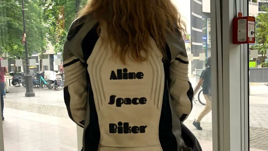 Aline Decadi space biker