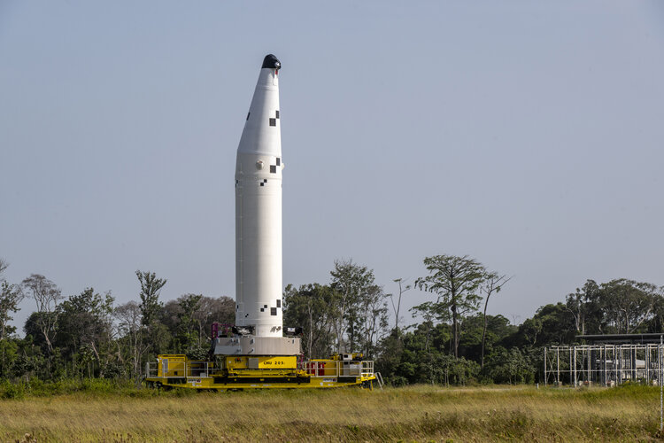 First Ariane 6 booster gets lift to launch zone