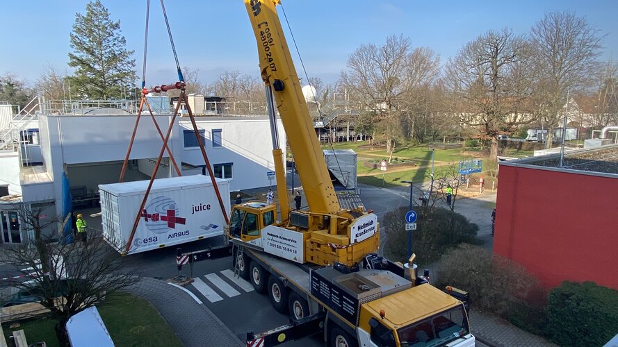 Juice engineering model arrives at ESA mission control