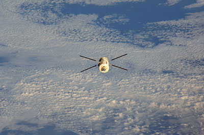 https://www.esa.int/images/iss017e015496_L.jpg