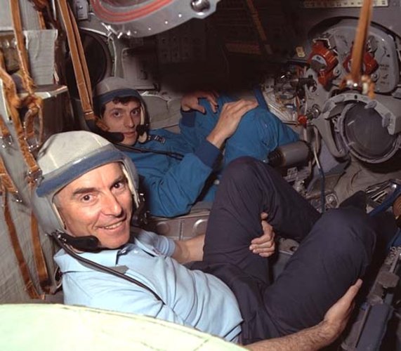 EuroMir-94 astronauts in Soyuz simulator