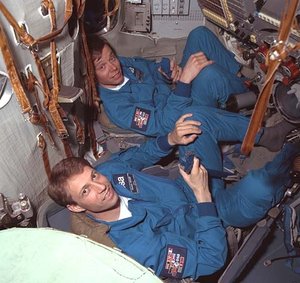 EuroMir-95 astronauts in Soyuz simulator