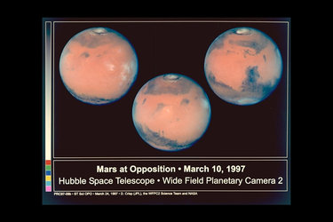 Hubble captures a full rotation of Mars