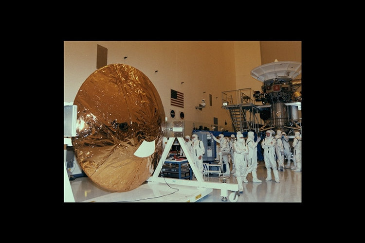 Huygens ready for integration with Cassini Orbiter