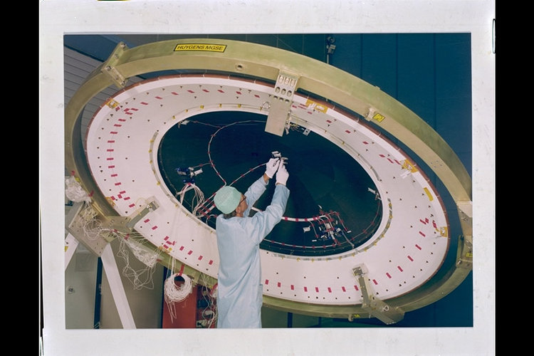 Huygens' reentry shield