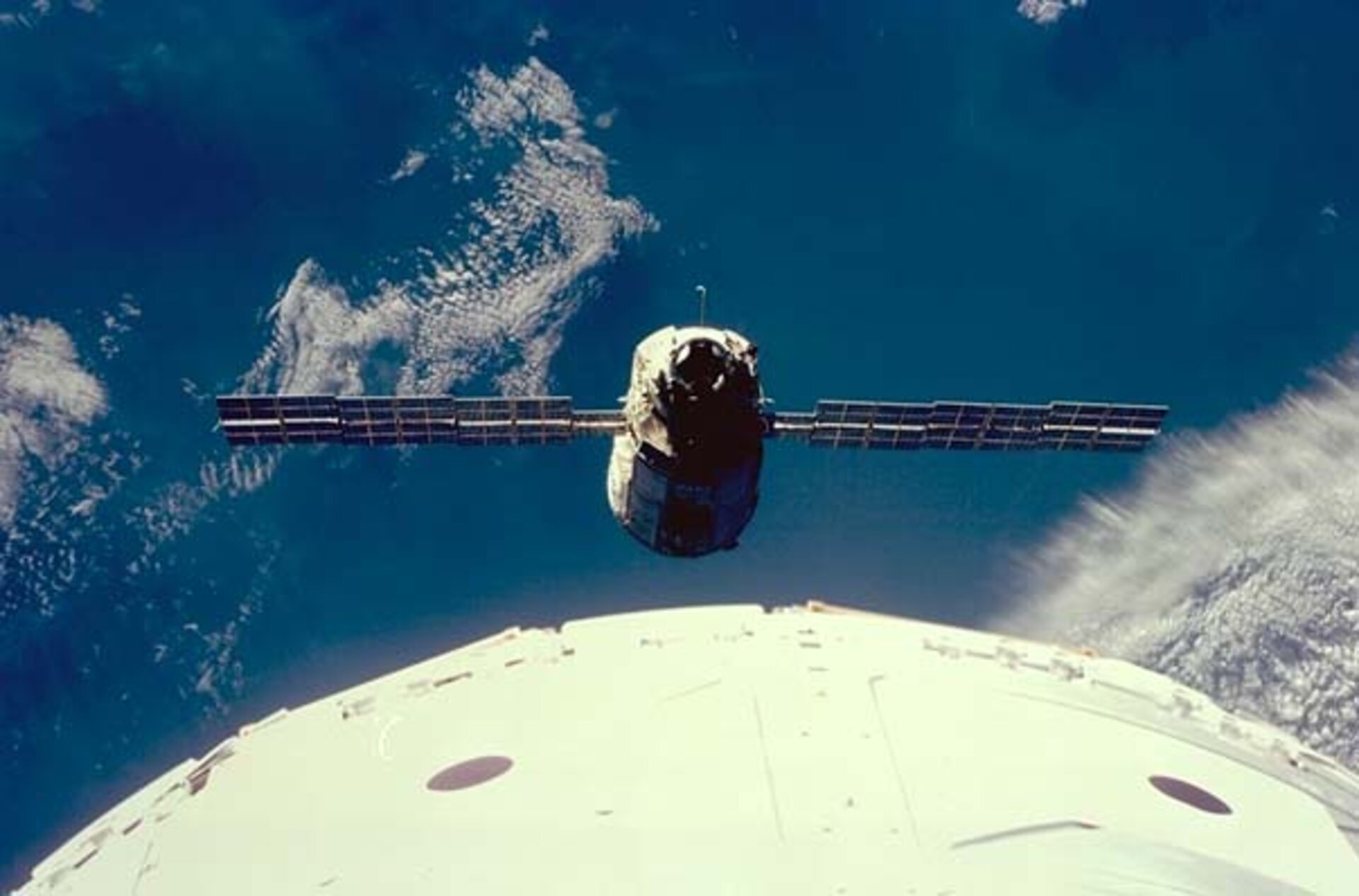 STS-88 rendezvous with Zarya
