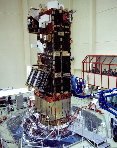 Envisat Structural Model on the HYDRA Shaker in the ESTEC Tests Centre Fl001