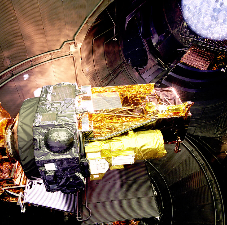 Il telescopio spaziale dell'ESA Integral che identifica raggi gamma nell' Large Space Simulator