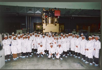 La sonda Rosetta, nella camera pulita degli stabilimenti Alenia Spazio di Torino