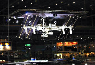 Modell der ISS auf der K2001