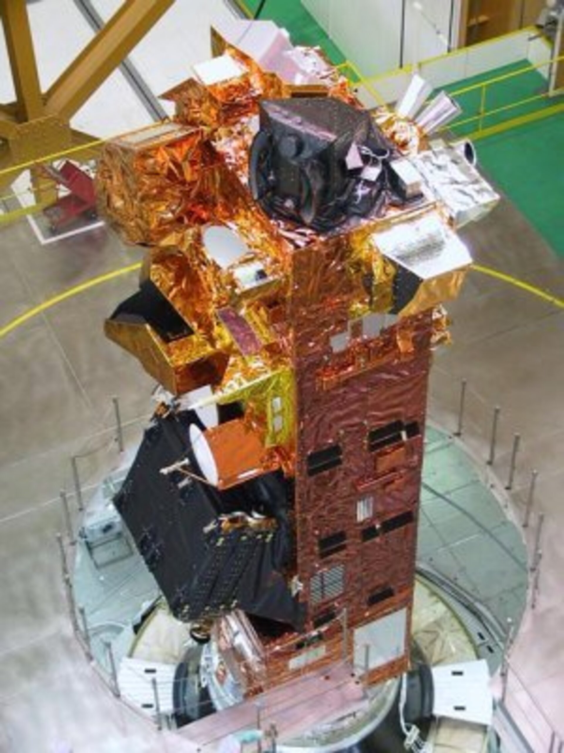 Envisat auf Ariane 5 montiert