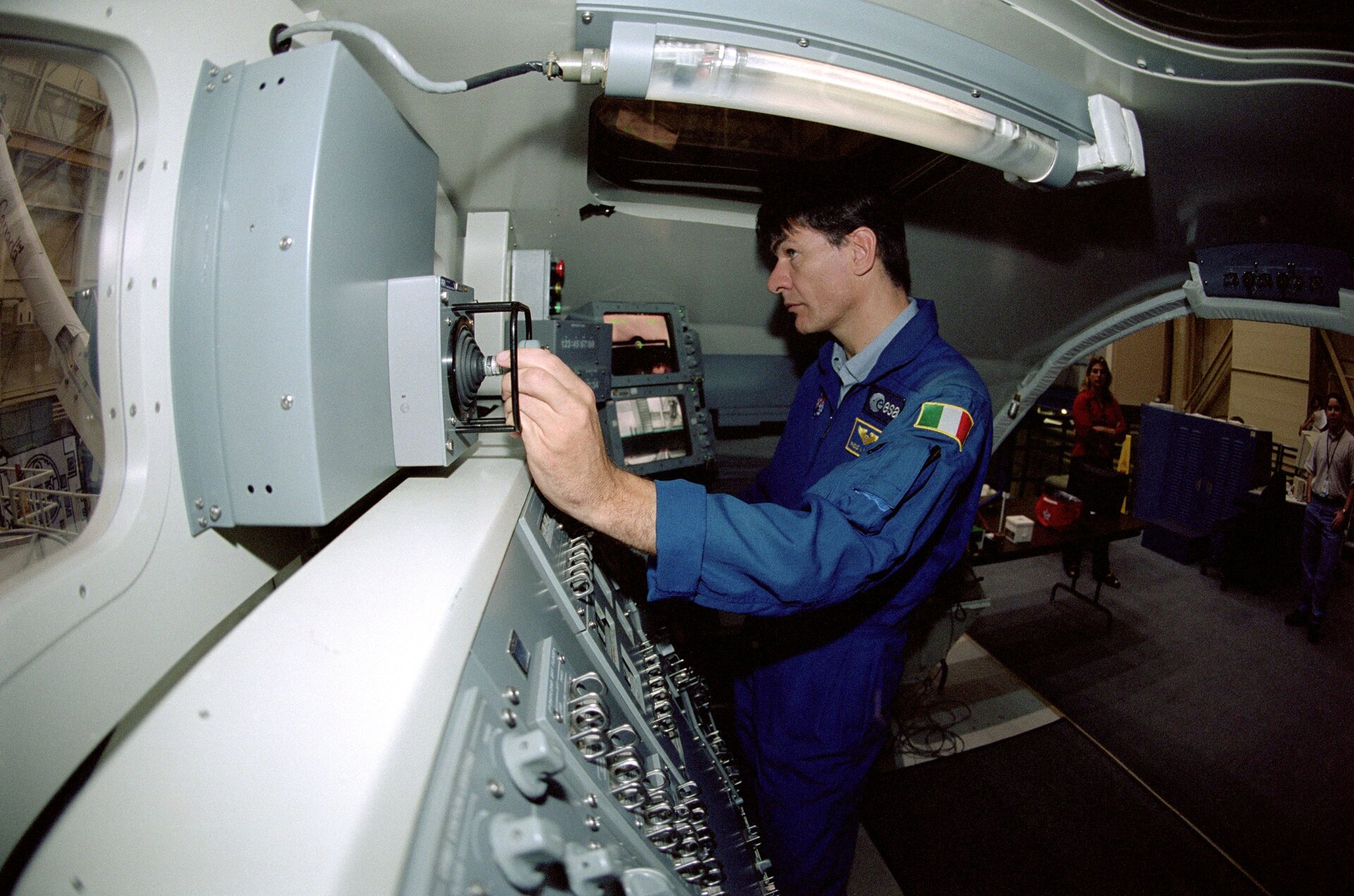 Training of the ESA's astronaut Paolo Nespoli on the Canadarm