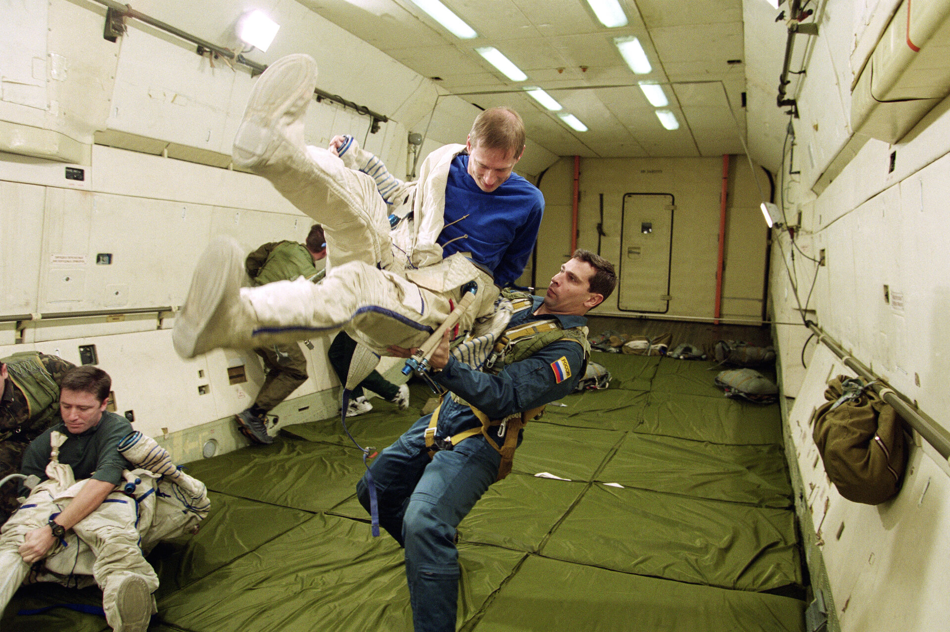 De Winne and Vittori during a zero gravity flight
