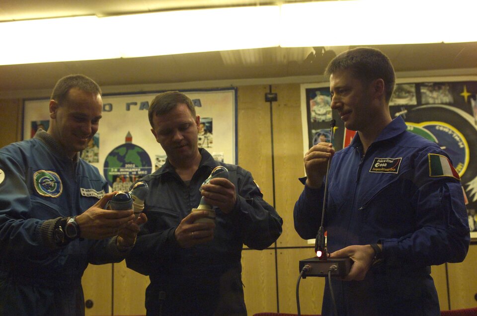 Vittori presents his fellow crew members with hand-painted Russian matrioschka dolls depicting the three man crew
