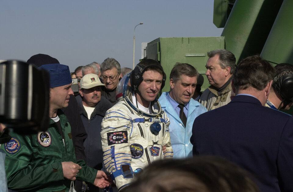 Roberto Vittori is escorted to the launch pad