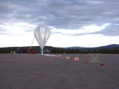 The lightest instruments (SOAZ) and the balloons minutes before the launch