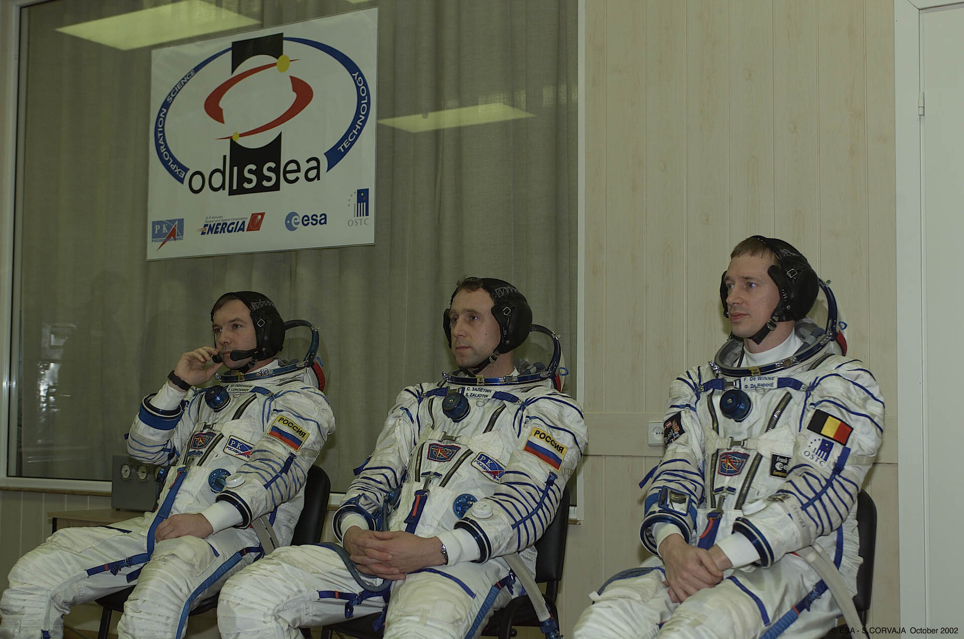 Odissea mission crew wearing their spacesuit before the launch, at Baikonour, 30th October 2002