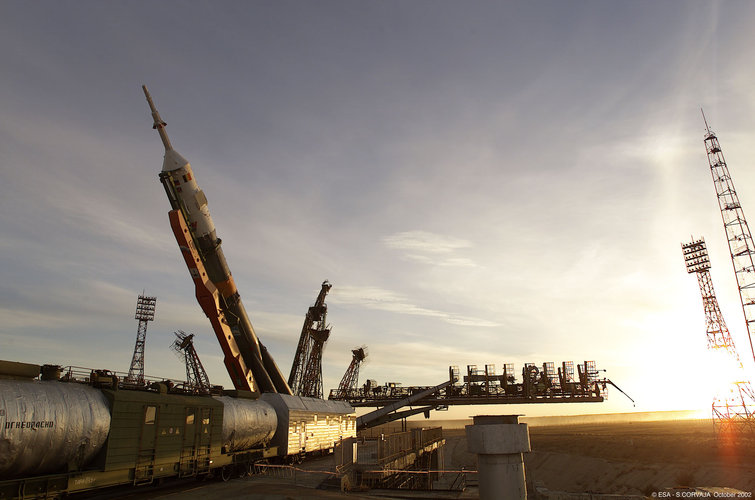 Soyuz launcher roll out to the launch pad and move into vertical position.