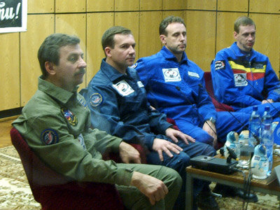 October 29 - Pre-launch press conference with the crew and back-up Alexander Lazutkin