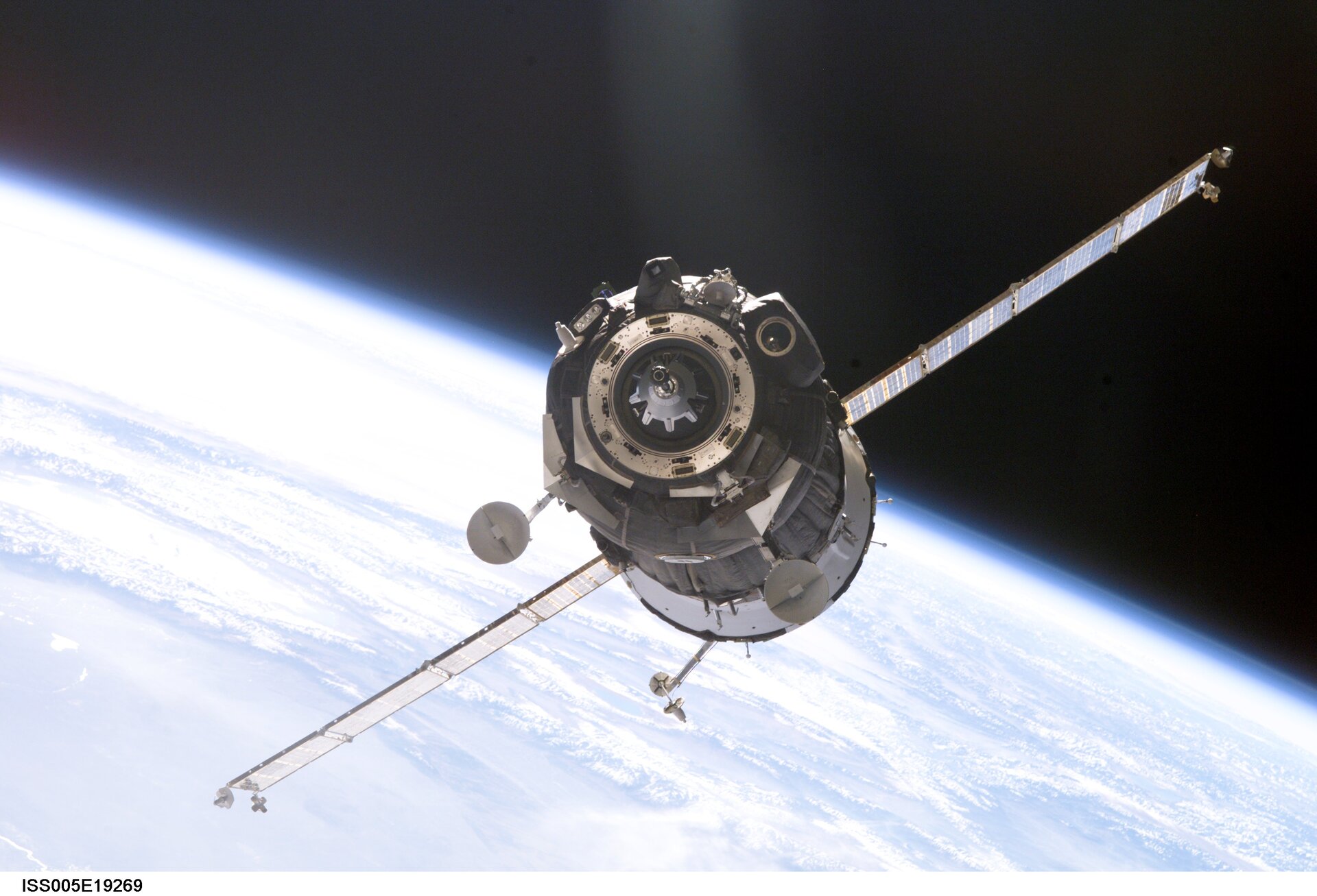 Soyuz TMA-1 et ISS