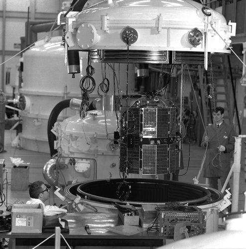 ESRO-2 thermal-vacuum testing at ESTEC