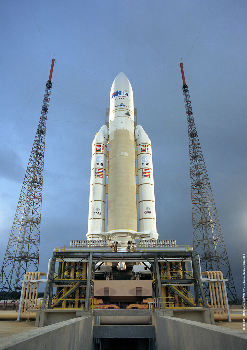 Ariane 5 en attente au port spatial européen de Kourou (CSG)