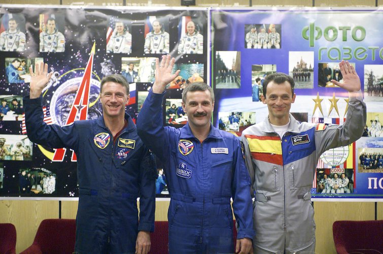 On 17 October 2003, Cervantes mission crew during the press conference