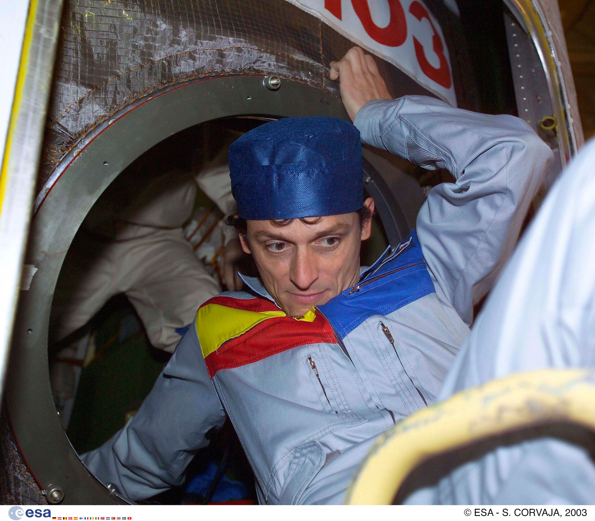 Pedro Duque inspects the Soyuz TMA-3 capsule