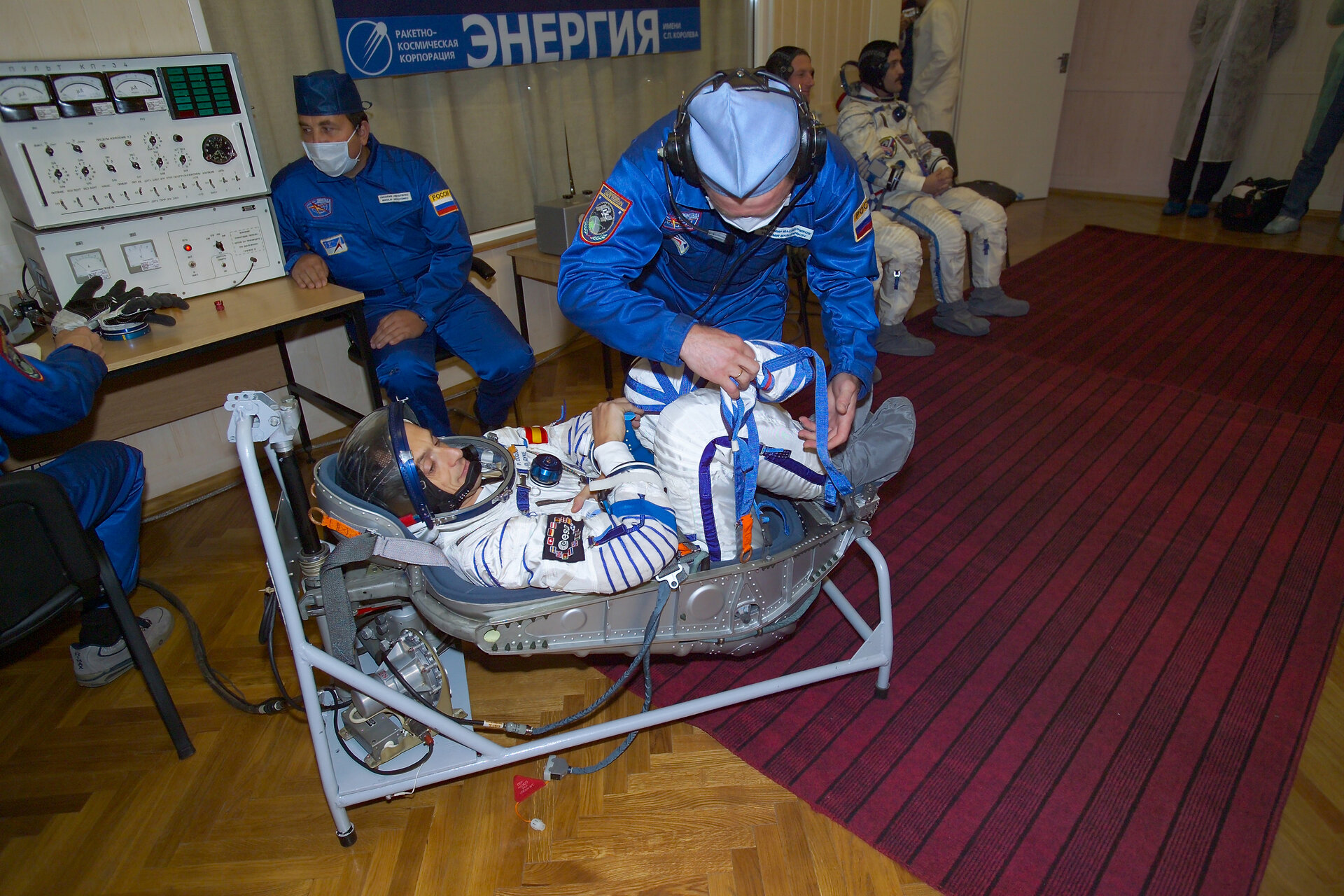 Pedro Duque undergoes a final pressure test